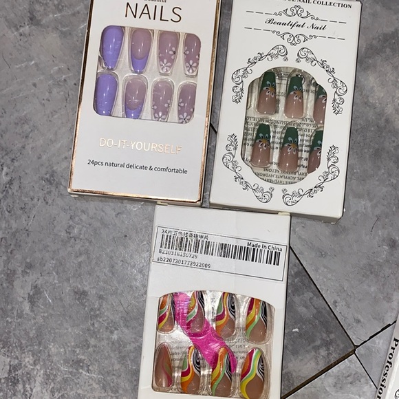 Press-on nails set bundle short floral design butterfly pedicure nail salon - Picture 3 of 4